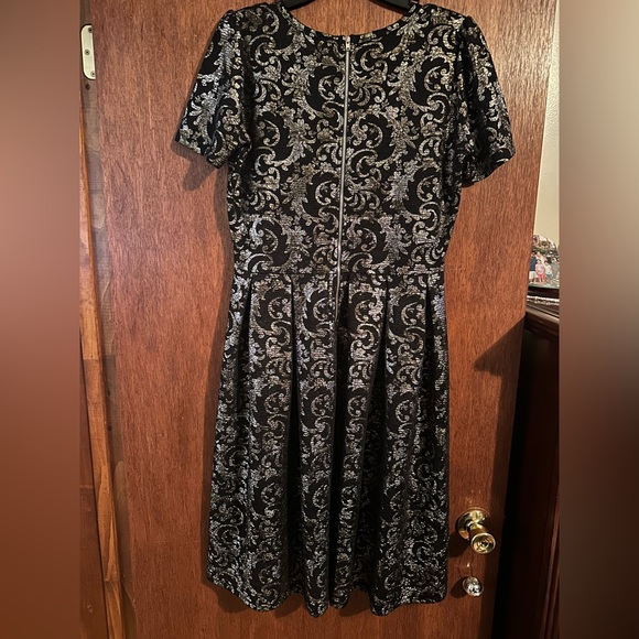 LuLaRoe Elegant Amelia Dress - Picture 4 of 5